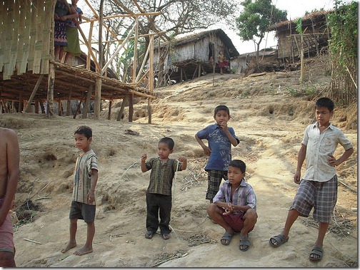 children at Naisingpara relief camp