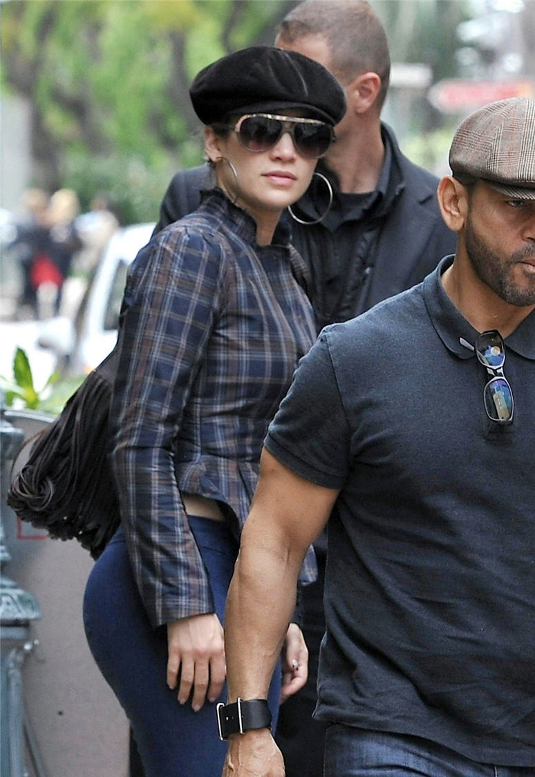 [jennifer_Lopez_jeans_malcriadasperu--034df[2].jpg]