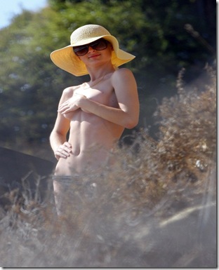 paris-bikini-101810-2