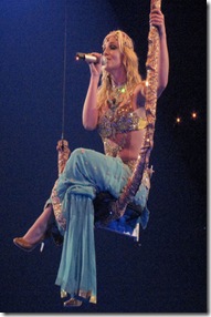 7949123_Britney-comeback3