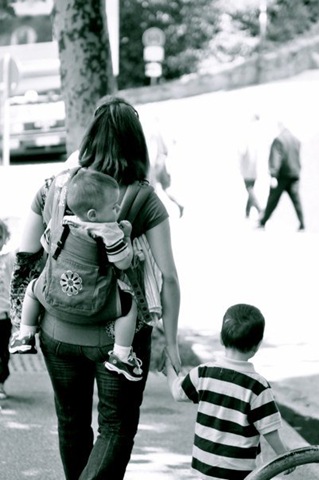 [Babywearingwithboys[6].jpg]