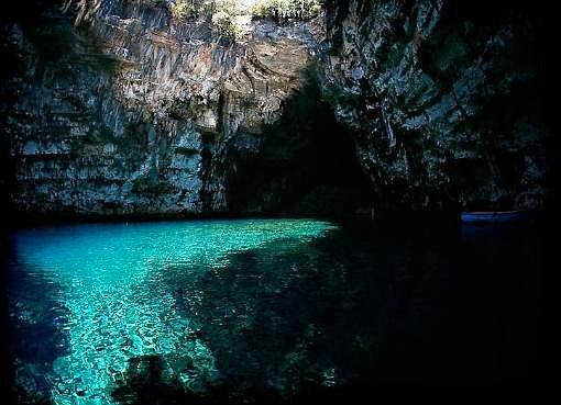 10 incredible underground lakes and rivers 7 10 Incredible Underground Lakes and Rivers