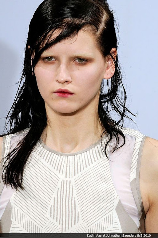 No eyebrows / eyebrowless look: picture inspiration