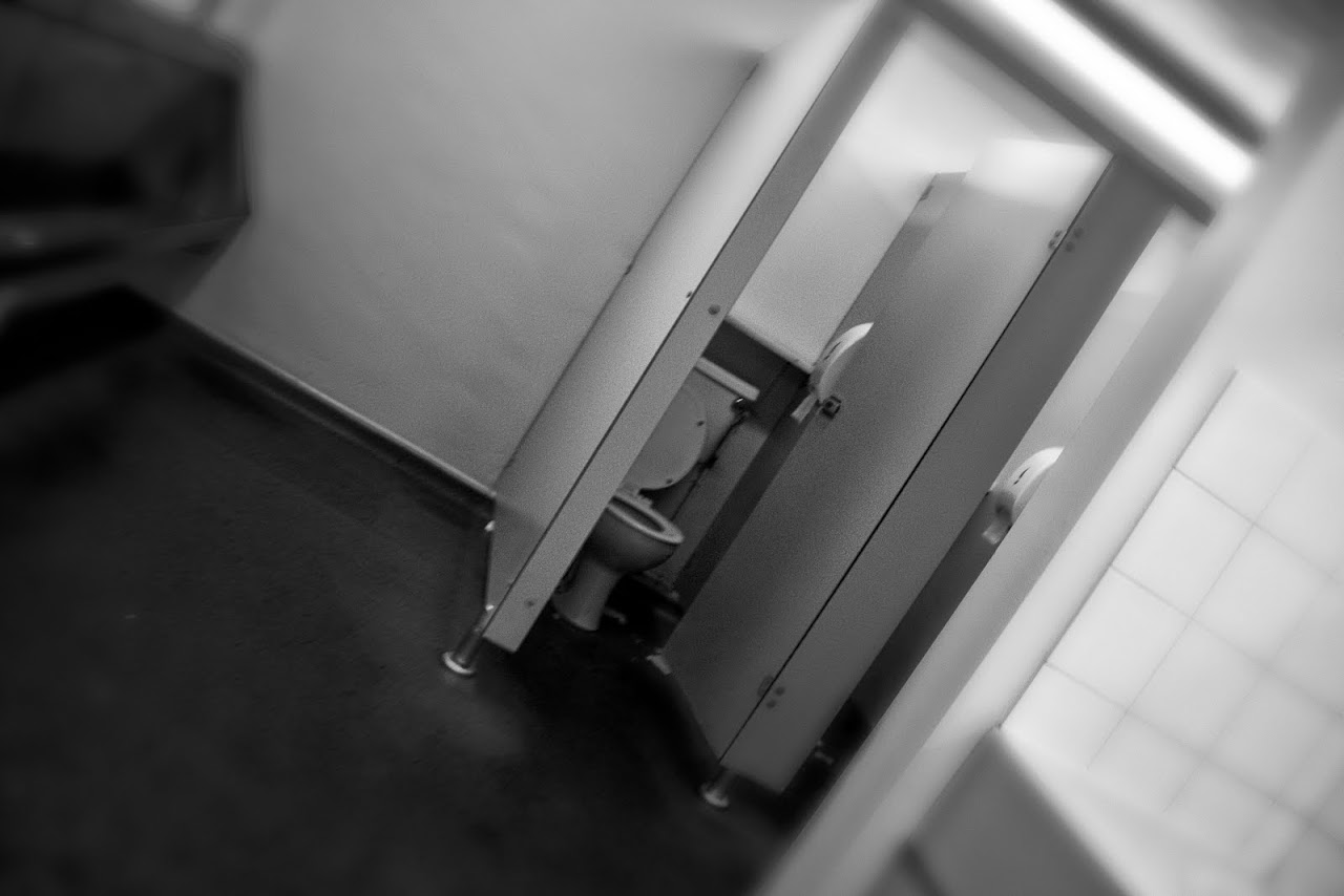 NC does these car things. And ladies. - Toilets - 07_bog