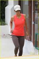 halle-berry-workout-spandex
