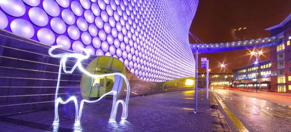 TalkTalk tours the UK with world-renowned light graffiti artist, Michael Bosanko, to mark the start of their new advertising campaign on 15th August. Here, he creates a bull outside the Bullring in Birmingham using just torches and a long exposure.