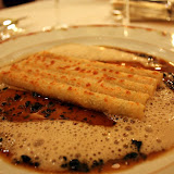 Macaronis farcis aux truffes noires, dés de jambon et foie gras.

Une version moins décadente que la construction à base de spaghetti de chez Ledoyen.