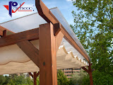 Pergola de madera con toldo