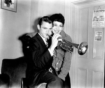 Chet Baker (1929-1988) e sua mulher, Liliane, em Londres, em 1955.jpg