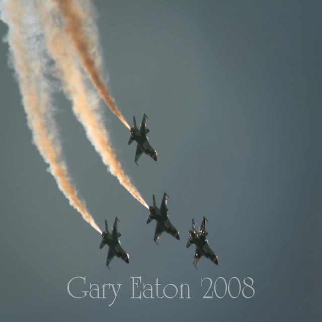 IMAGE: http://lh3.ggpht.com/_rSR7KcWAKvs/SR96JEG7DLI/AAAAAAAADfI/p2CyePT_7Ok/s640/IMG_0060_16x16.jpg