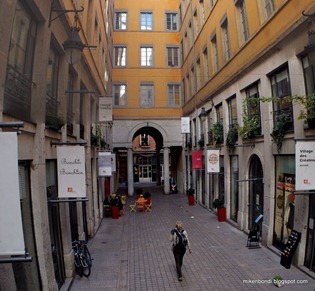 Passage Thiaffait - looking back