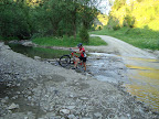 Nie wiem o co chodzi z tym chodzeniem po wodzie, przecież rower służy do jeżdżenia ;-)