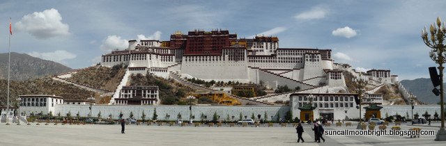 Panorama of Potala Palace from the People's Square
