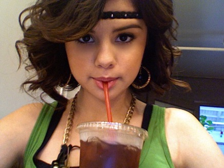 Selena G mez SelenaGomezTwitterb04 2 Miley luch un resfriado 