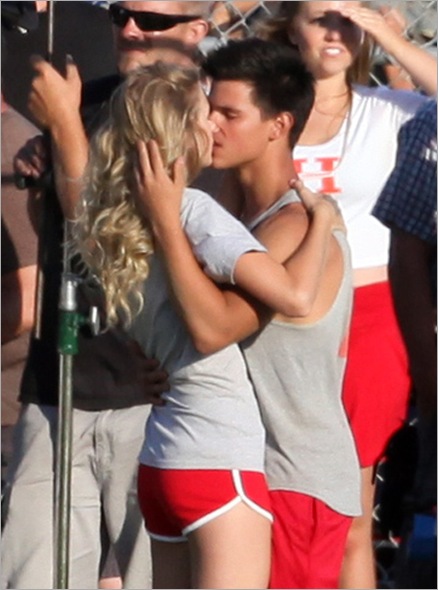 07_30_09 Los Angeles_ CA

Teen star Taylor Lautner does a running flip after a kissing scene with Taylor Swift in Valentine_s Day. In the scene_ the couple share a passionate lip lock and then Taylor does a cartwheel into a flip.

____EXCLUSIVE ANGLE____

Non_Exclusive PIX by Flynet ©2008 
818_307_4813 Nicolas