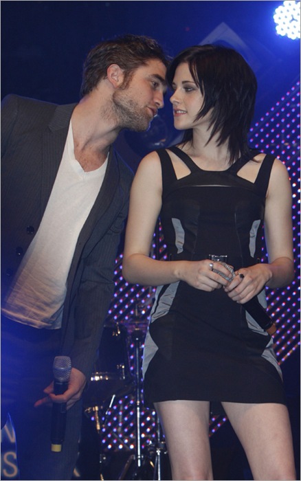 Robert Pattinson, Kristen Stewart, the cast of 'Twilight Saga: New Moon' attends the annual HBV Jugendtreff concert event at Olympiahalle Muenchen. Munich, Germany - 14.11.2009 Credit: WENN.com