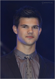 gallery_main-robert-pattinson-kristen-stewart-taylor-lautner-new-moon-munich-photos-11142009-47