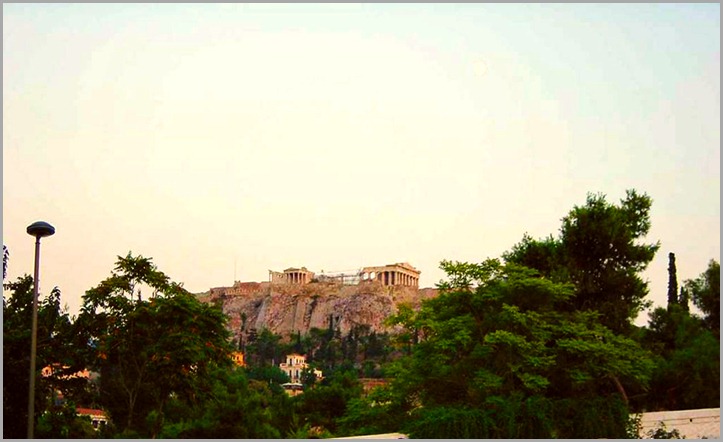 Ακρόπολη - Αθήνα νομός Αττικής.Μπροστά βρίσκεται η Πλάκα,-Acropolis - Athens, Attica