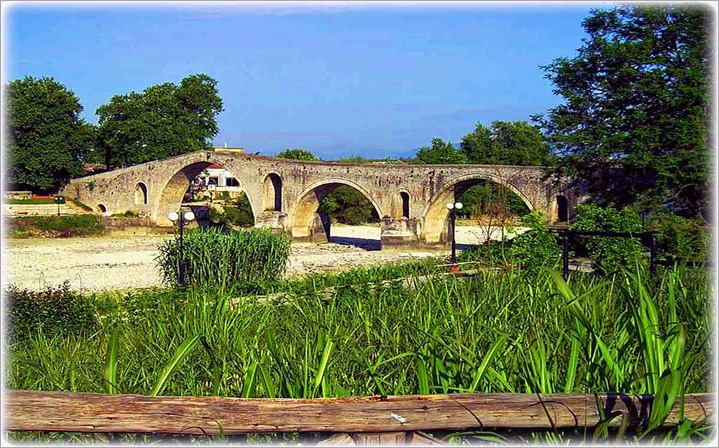 Το ξακουστό και φημισμένο γεφύρι της Άρτας - The famous and famous bridge of Arta