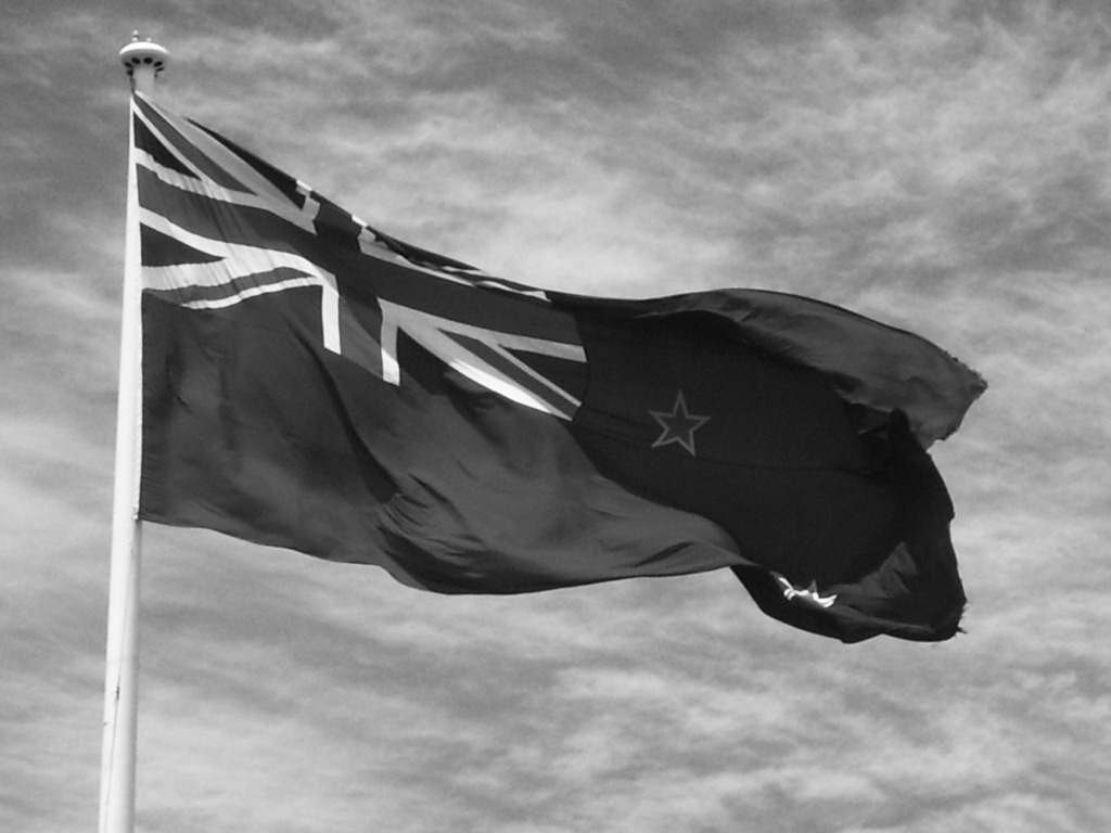 [New_Zealand_flag_at_Auckland_Airport1[4].jpg]