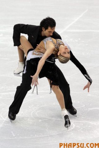 VANCOUVER, BC - FEBRUARY 19:  Tanith Belbin and Benjamin Agosto of United States compete in the Figure Skating Compulsory Ice Dance on day 8 of the Vancouver 2010 Winter Olympics at the Pacific Coliseum on February 19, 2010 in Vancouver, Canada.  (Photo by Matthew Stockman/Getty Images)