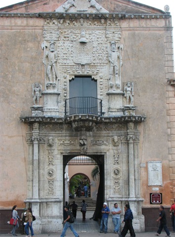 [MX09_Merida_OldestHouse7.jpg]