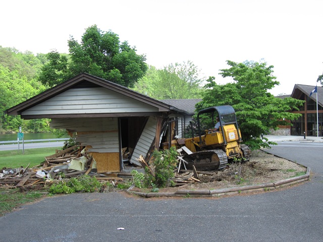 [Vacation2010_HungMoth_OfficeDestruct02[3].jpg]