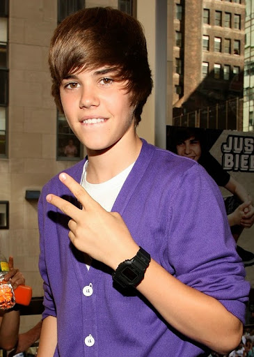 justin bieber twitter pics. Justin-ieber-nintendo-store-