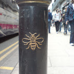 Die Biene, überall in Manchester anzutreffen.