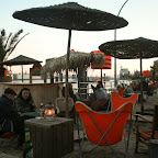 Samstag, 21.46, Hamburg. Eine Beach-Bar.