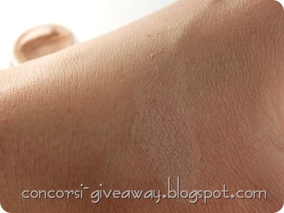 Giveaway-Minerale-Puro-make-up-Cipria-La-Fata-Swatch-Luce-Naturale Giveaway-Minerale-Puro-make-up-Cipria-La-Fata-Swatch-Luce-Naturale