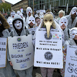 Welt ohne Kriege beim Marsch für Frieden und Gewaltfreiheit in Köln (24.10. Herbert Sauerwein/AF)