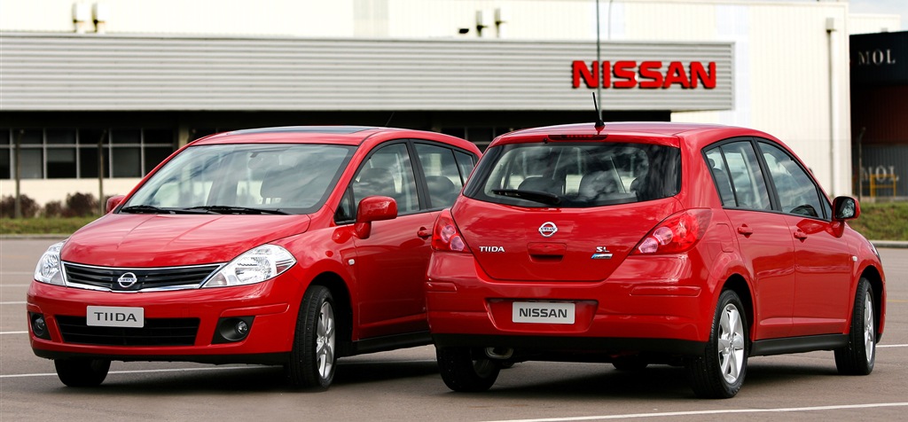 [Nissan Tiida 2010 (5)[6].jpg]