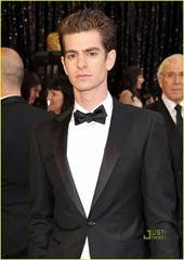 andrew-garfield-2011-oscars-red-carpet-02