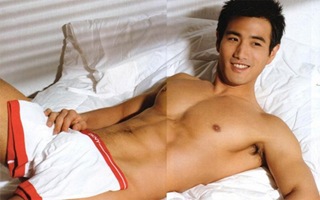 [choi_ho_jin_shirtless_1.jpg]