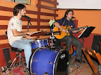 Sgobbe (batera) e Claudinho (violão)