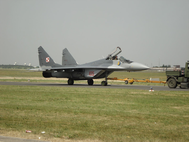 http://lh3.ggpht.com/_tCJtB4FW8HA/SmOQ-mlZmvI/AAAAAAAAAF0/peUc_cKTQnU/s720/mig-29-polonia.jpg