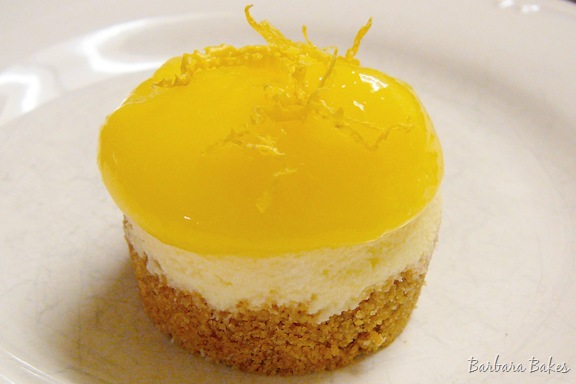 [Mini Cheesecakes with Lemon Curd[7].jpg]