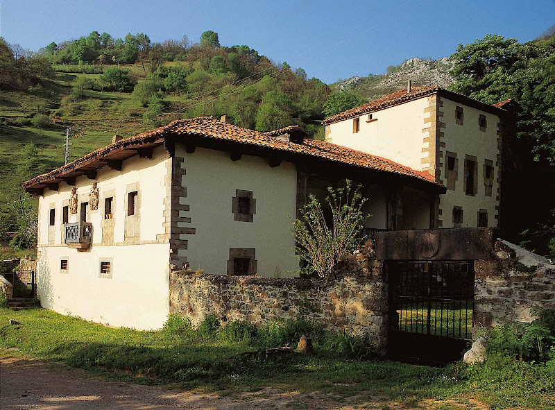 CASONA DE LOS GARCÍA DE VEGA ( VEGA - ALLER )