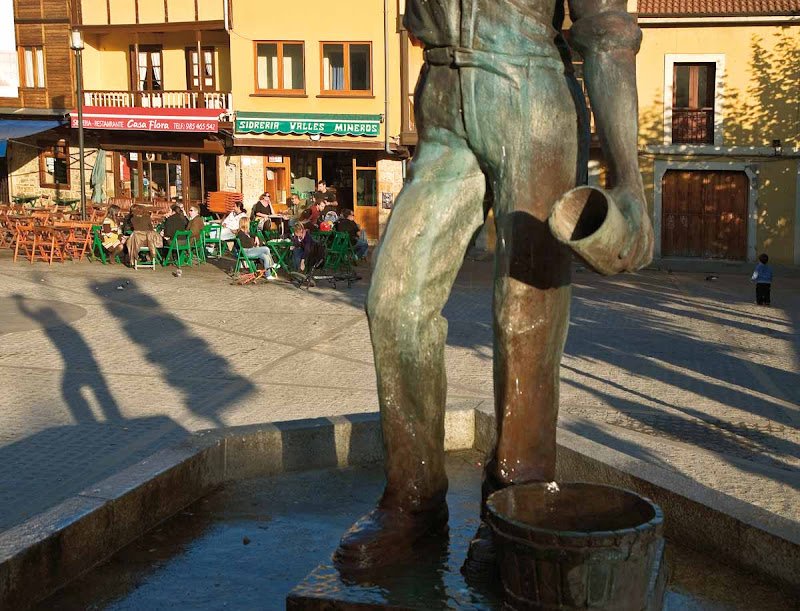 PLAZA SIDRERIA DE REQUEJO ( MIERES )