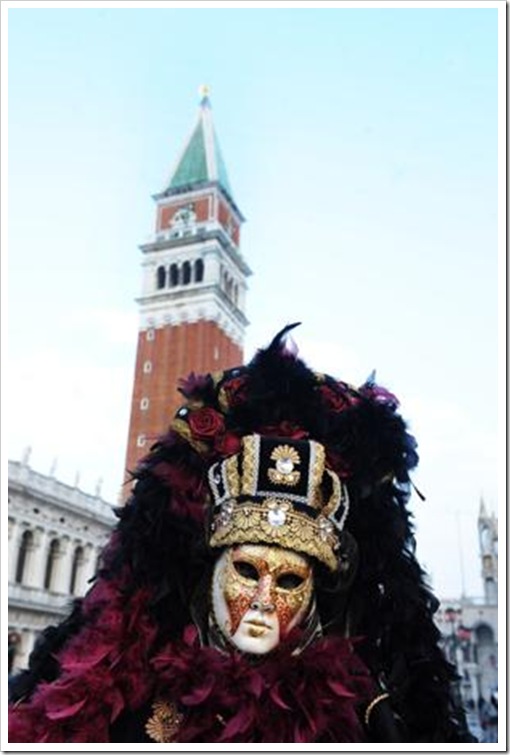 Carnevale 2011 - foto il martedi grasso a venezia - maschera ed erotismo7