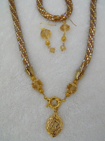 [gold-crochet-rope-and-earri[4].jpg]