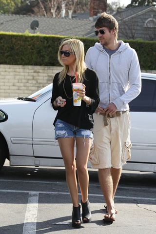 [Ashley Tisdale[3].jpg]