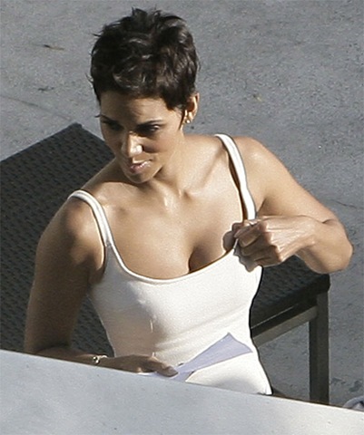 [halle Berry 12[3].jpg]
