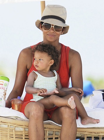 [halle berry 3[3].jpg]