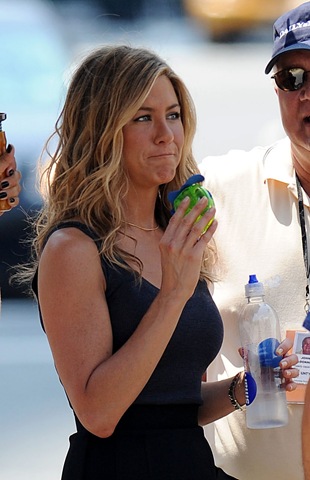 [jennifer aniston 2[5].jpg]