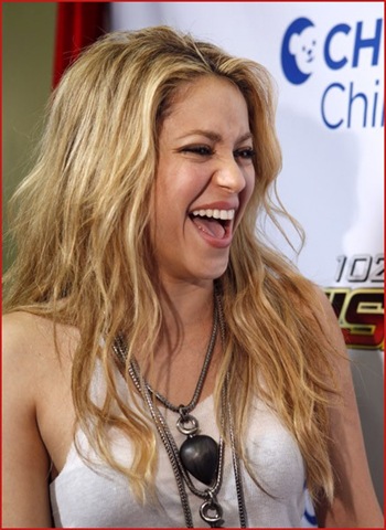 [Shakira 1[2].jpg]
