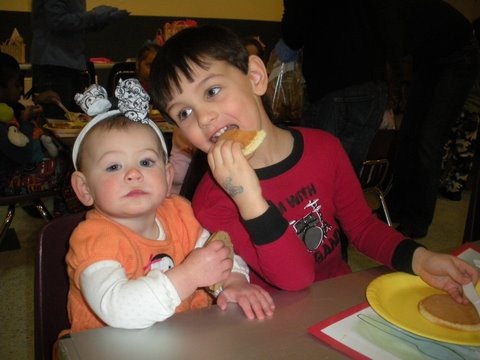 [Cara visits Sean at preschool[3].jpg]