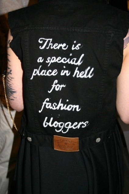 [fashion bloggers from Hell [3].jpg]