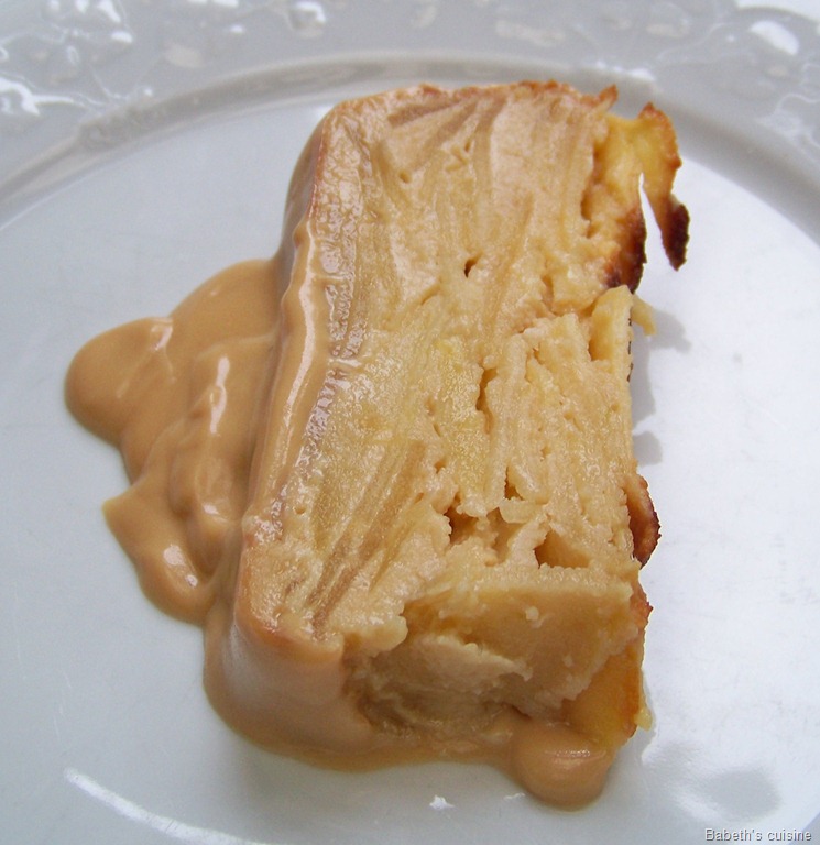 [gateau très pommes sauce caramel beurre salé morceau[7].jpg]